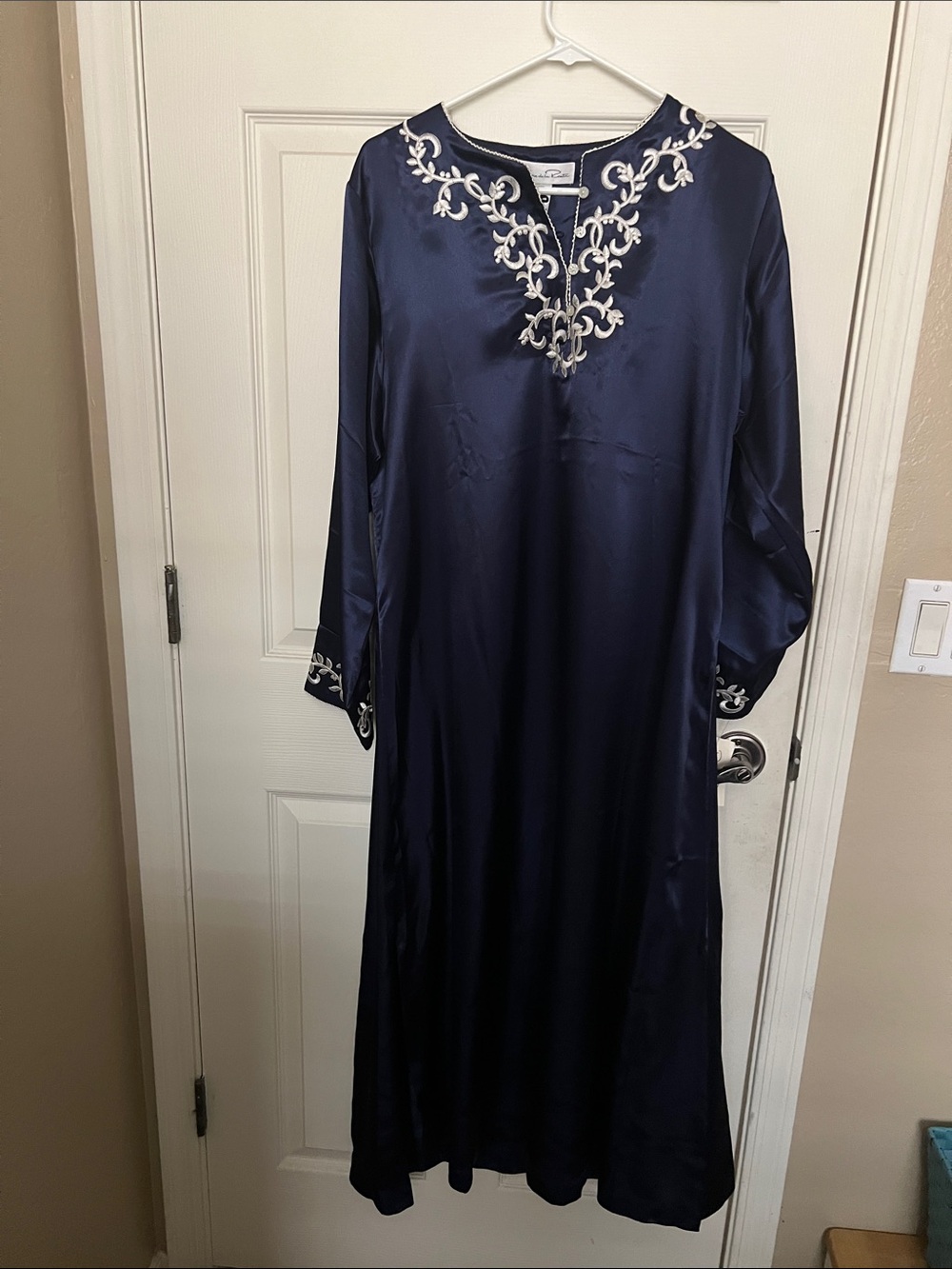 Oscar de la Renta Navy Embroidered V-Neck Lingerie